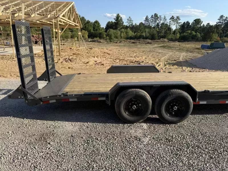83"x22' Lamar Trailers Equipment