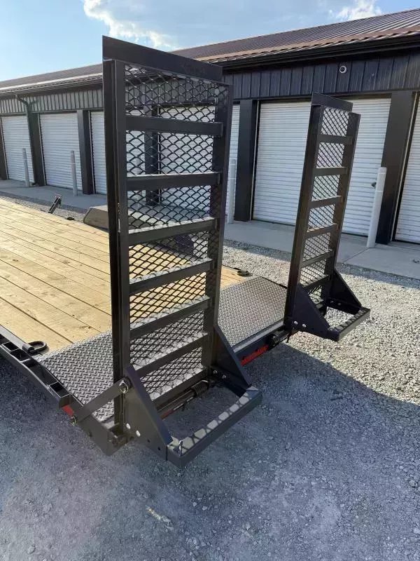 83"x22' Lamar Trailers Equipment