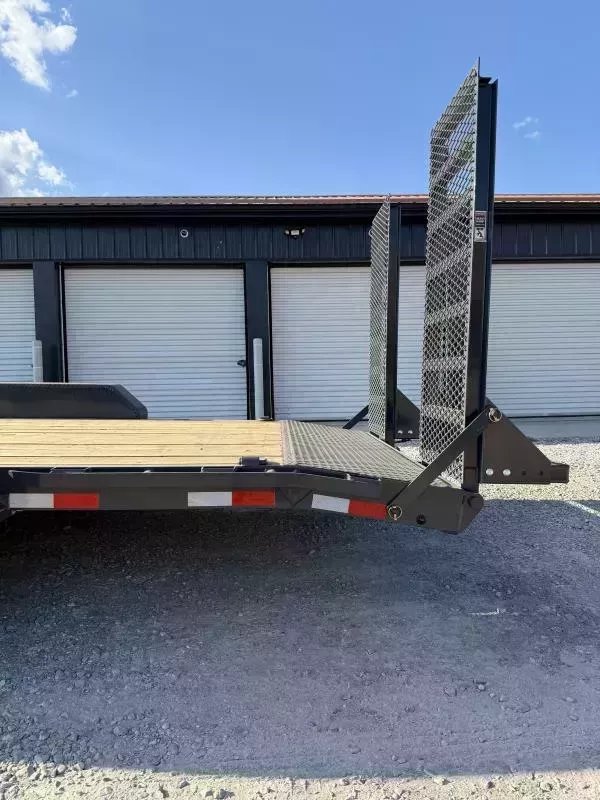 83"x22' Lamar Trailers Equipment