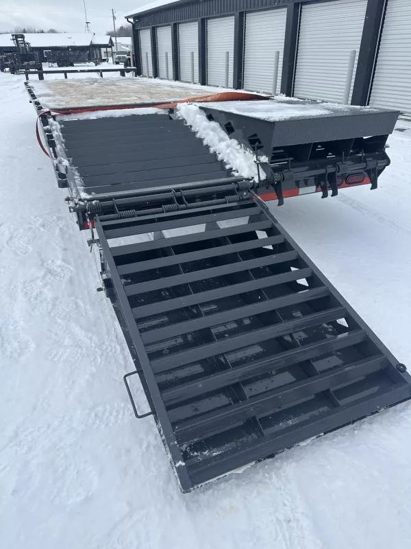 102"x25' Lamar Trailers Equipment