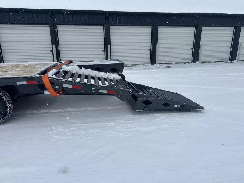 102"x25' Lamar Trailers Equipment
