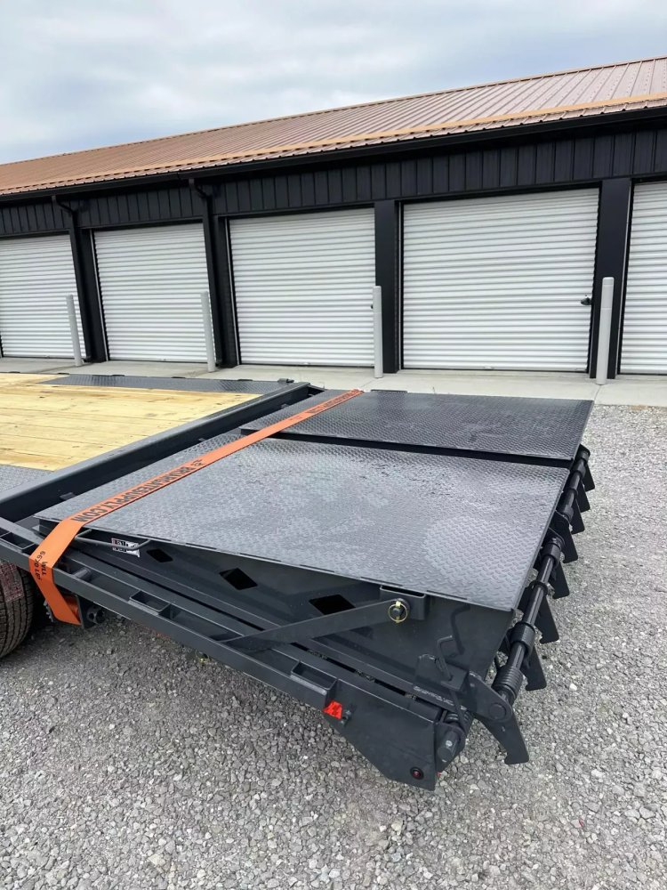 102"x22' Lamar Trailers Equipment