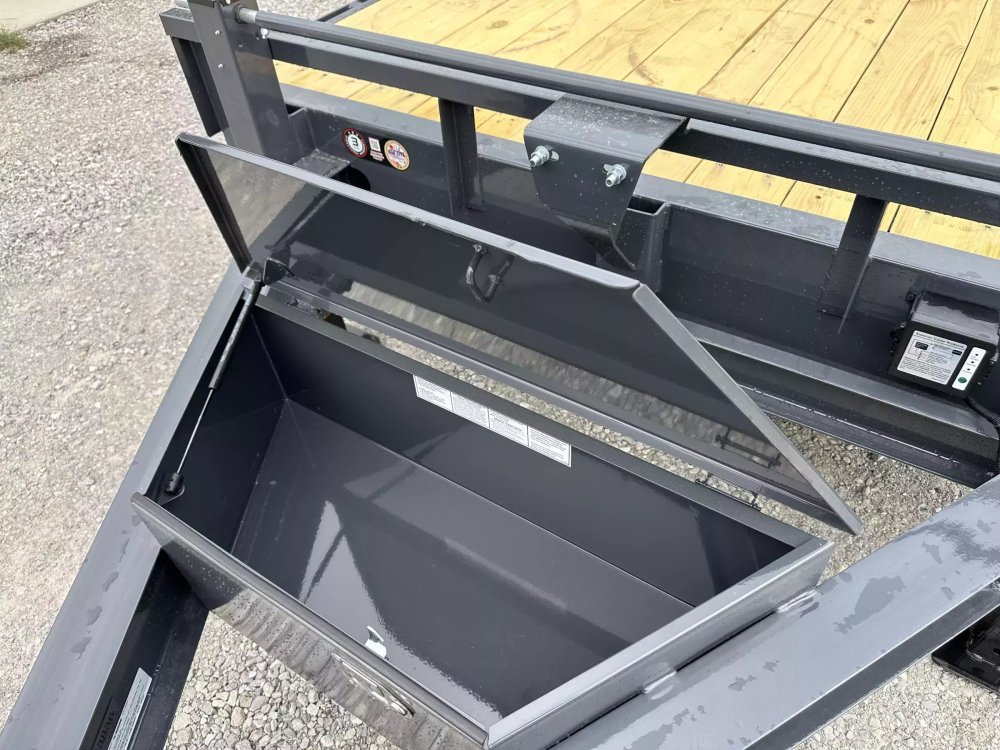 102"x22' Lamar Trailers Equipment