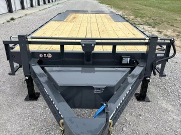 x Lamar Trailers Equipment