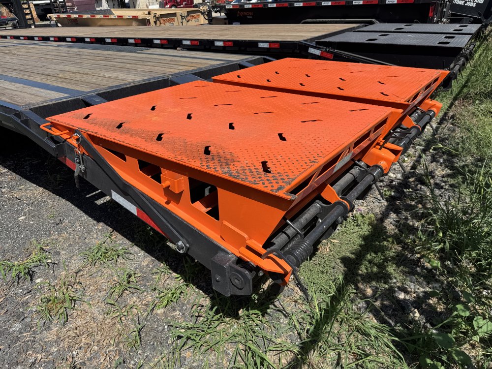 8.5'x40' RawMaxx Flatbed Car Hauler