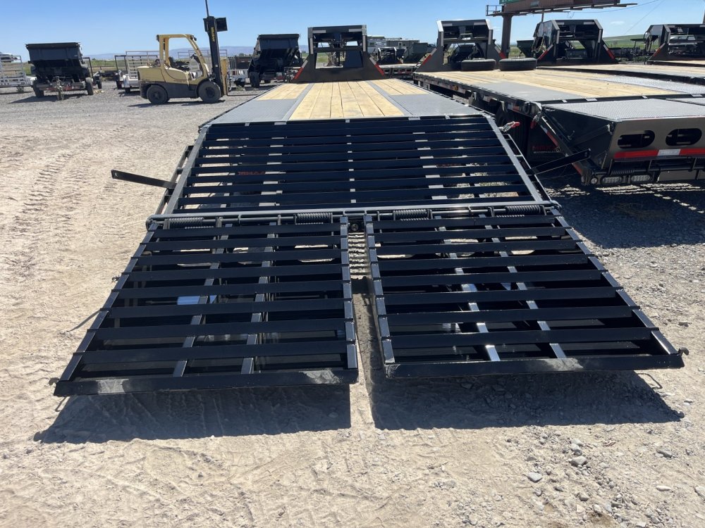 2026 Maxx-D 102"x32' Gooseneck Trailer