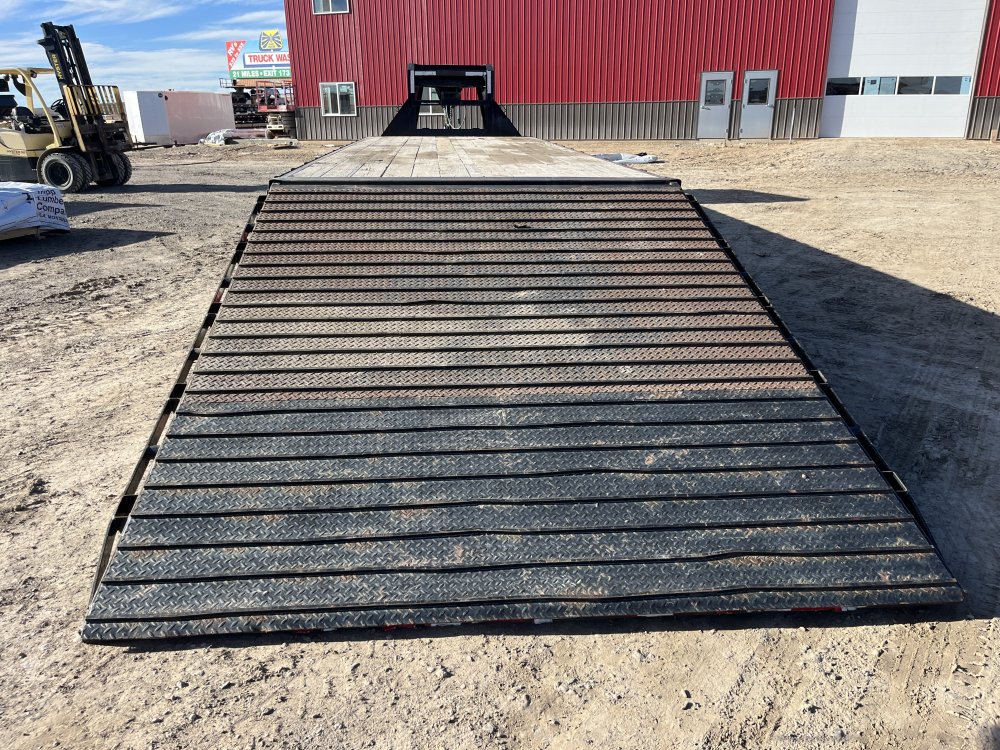 2018 PJ Trailer 102"x34' Gooseneck Trailer