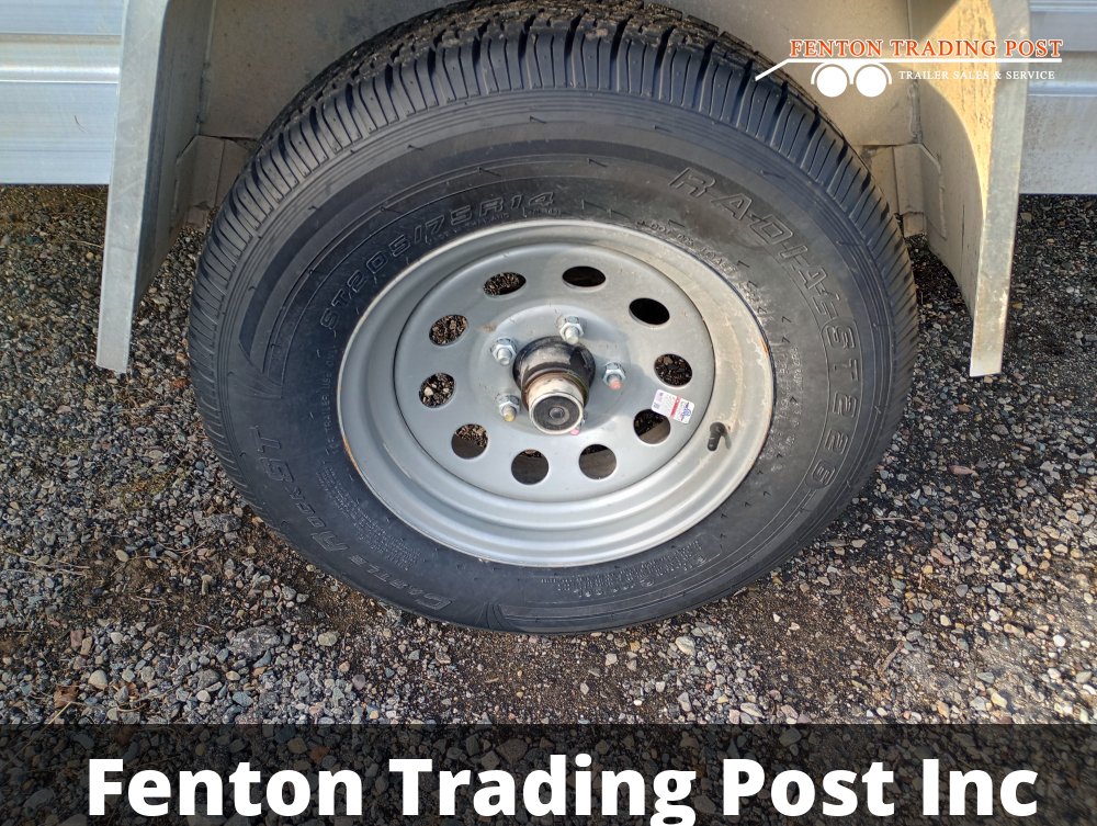 Used Aluma 6812H-ESA Utility