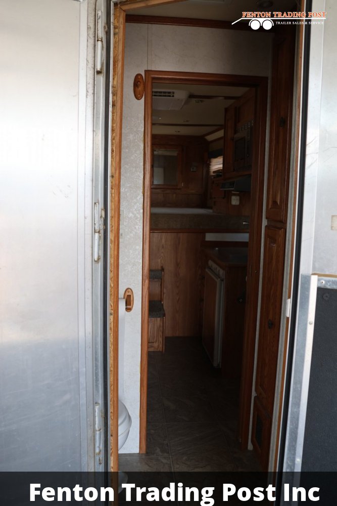 Used Stidham 3 Horse Slant with Living Quarters Horse