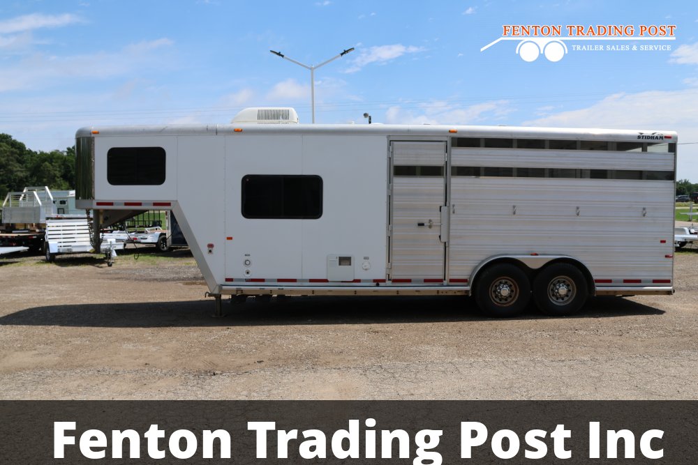 Used Stidham 3 Horse Slant with Living Quarters Horse