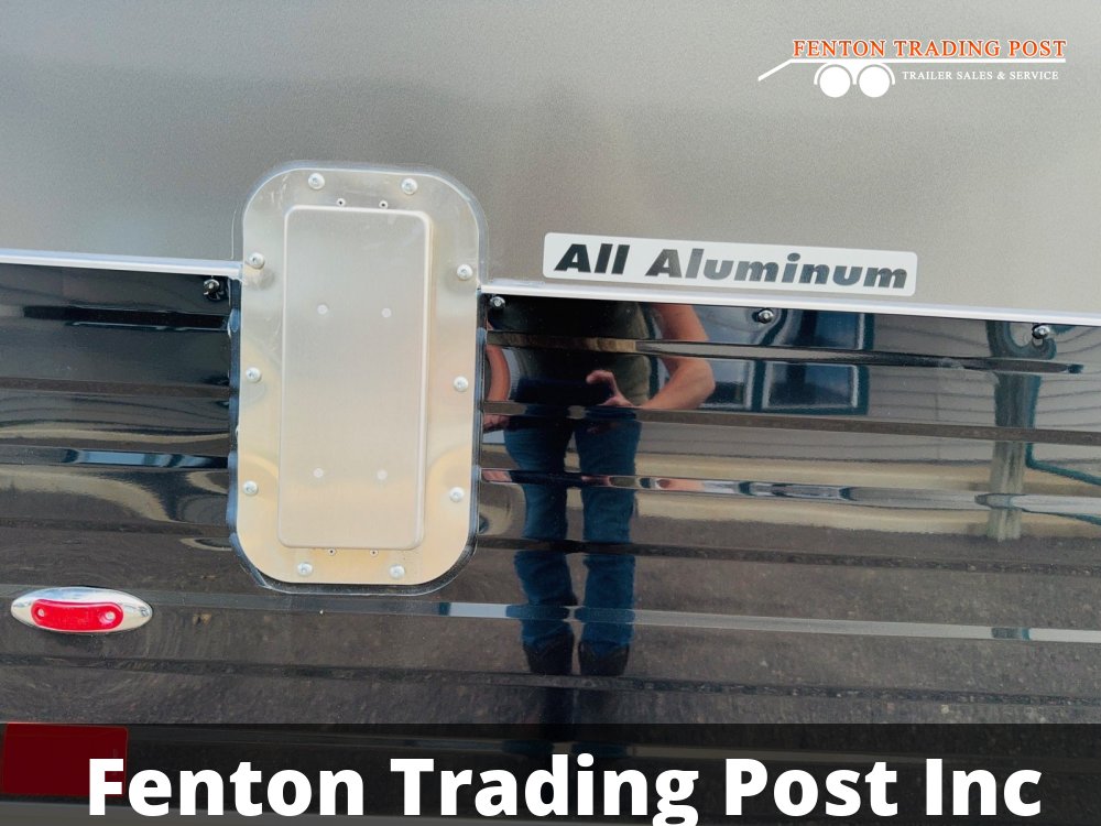 Legend 8x24 Deluxe Snow (8x20' Box + 4' V-Nose) - 8X24DSTA35 Snowmobile