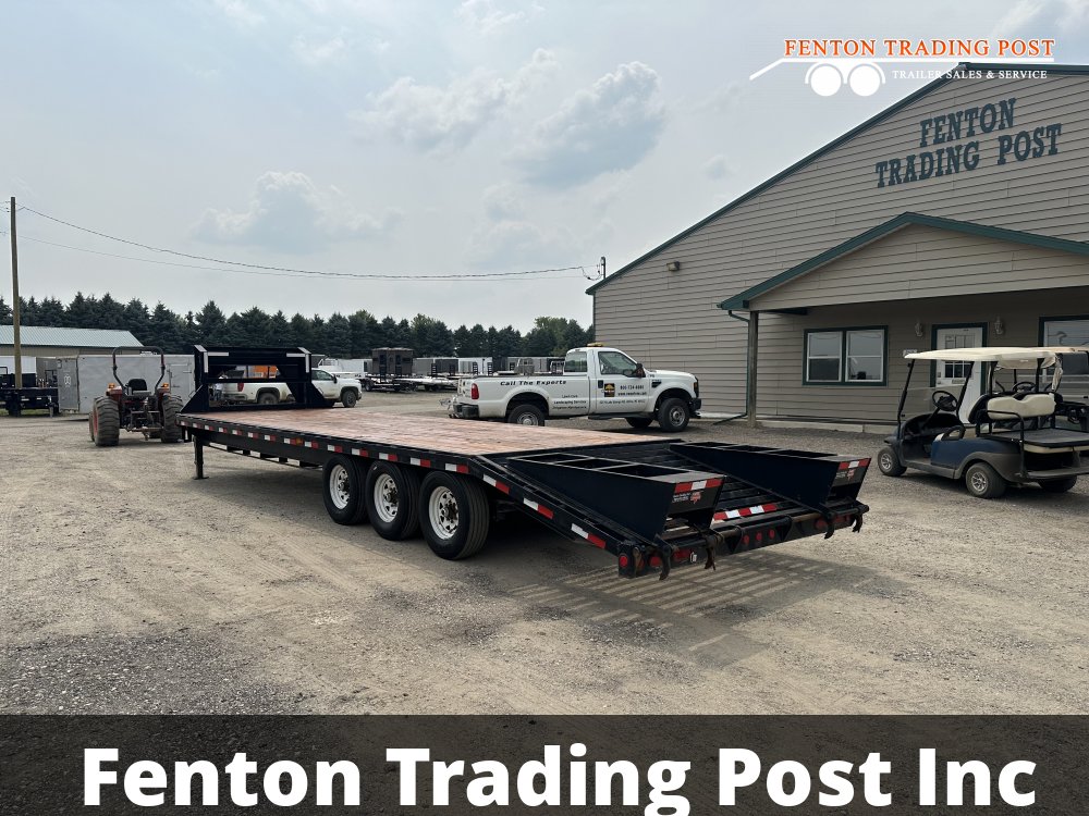 Used P.J Trailer GOOSENECK FS303 8.5X30 21K TRI-AXLE Equipment