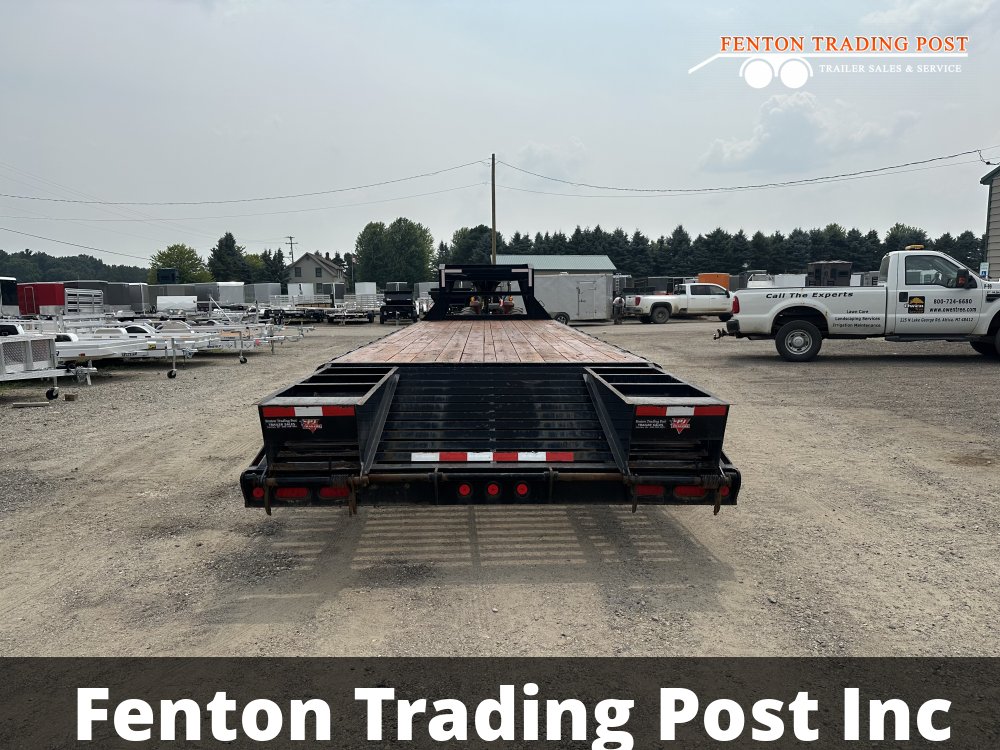 Used P.J Trailer GOOSENECK FS303 8.5X30 21K TRI-AXLE Equipment