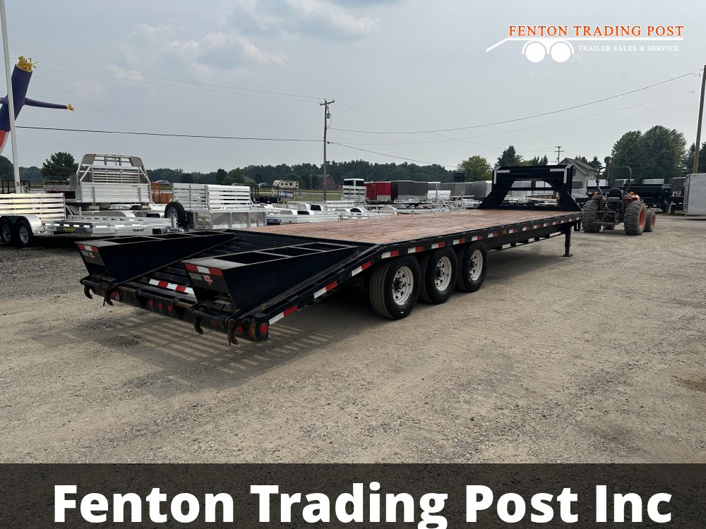 Used P.J Trailer GOOSENECK FS303 8.5X30 21K TRI-AXLE Equipment