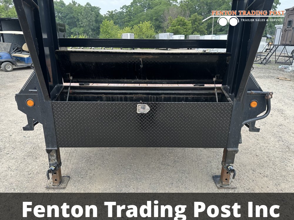 Used P.J Trailer GOOSENECK FS303 8.5X30 21K TRI-AXLE Equipment