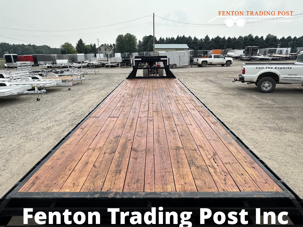 Used P.J Trailer GOOSENECK FS303 8.5X30 21K TRI-AXLE Equipment