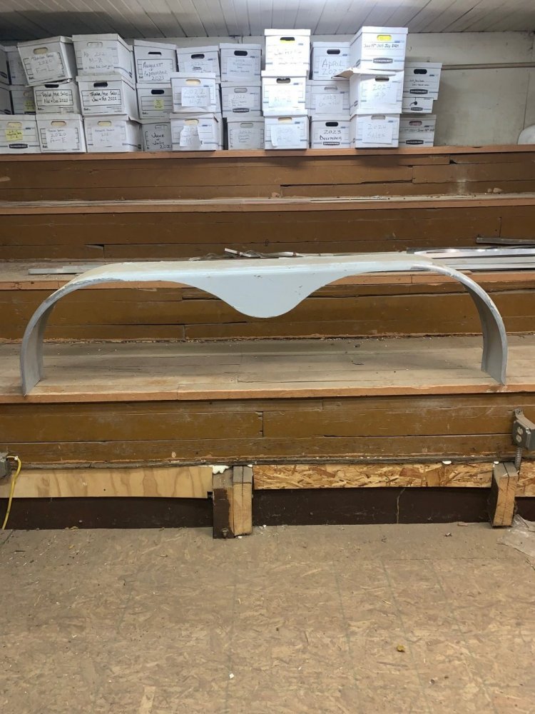 SMOOTH TANDEM AXLE FENDER, SCUFFED IN A FEW SPOTS 8"X79"X21"
