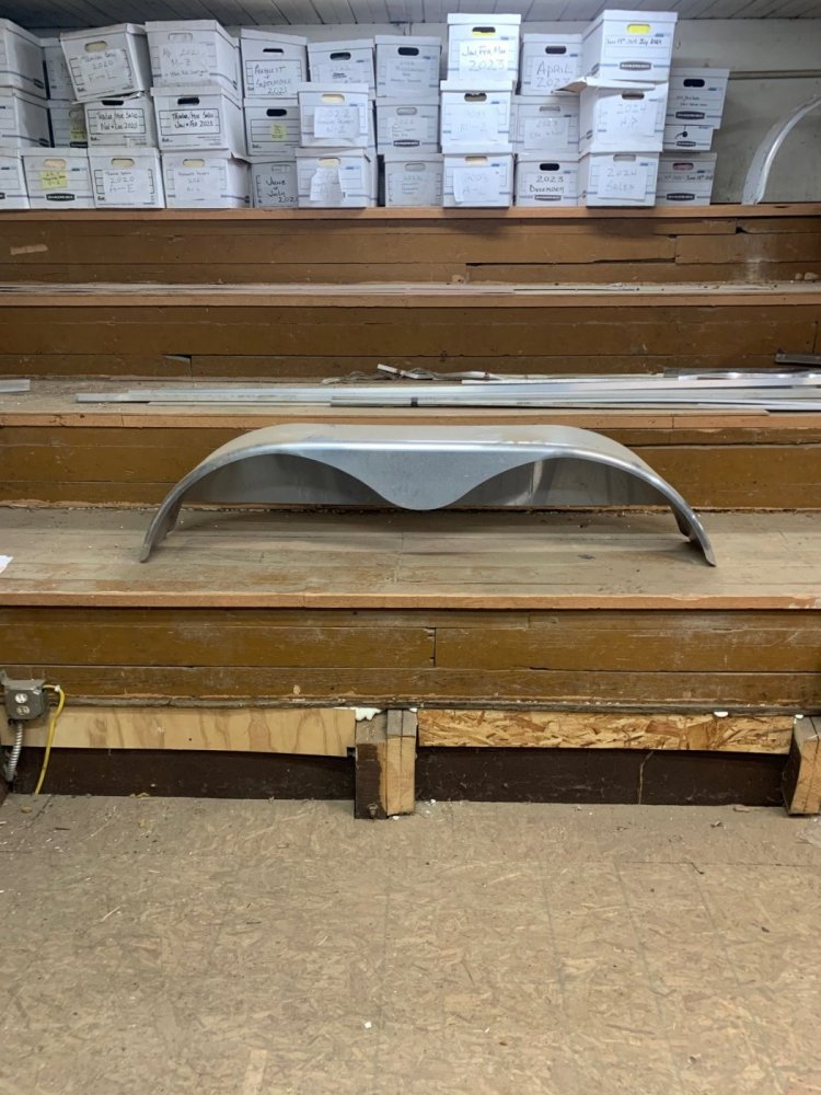 USED SMOOTH TANDEM AXLE FENDER, ALUMINUM, WITH BACKER PLATE - 10"X67"X15"