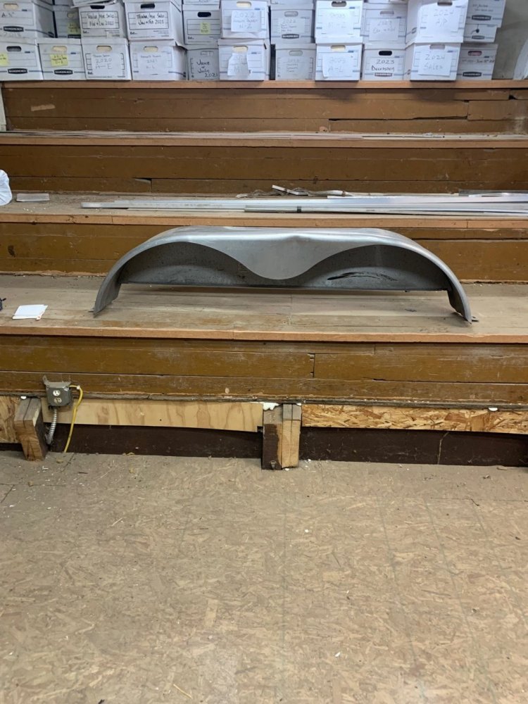 USED ALUMA SMOOTH TANDEM AXLE FENDER, INTEGRATED BACKER, REMOVABLE, DENTED, 10"X66"X15"