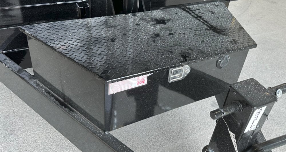 SURE-TRAC HYDRAULIC TOOL BOX ASSEMBLY 110V CHARGER, 82 X 16 TLD - MOUNTS ON TONGUE, FOR DUMP TRAILER