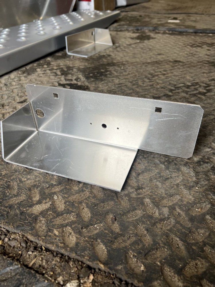 SURE-TRAC, ALUMINUM STEP PLATE 6/7 WIDE, DS, DRIVERSIDE LANDSCAPE, FOR JEEP STYLE OR DOUBLE BRAKE