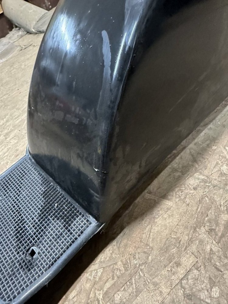 USED SHORELAND'R SINGLE AXLE FENDER, BLACK PLASTIC, SOME MINOR CRACKS, 9" WIDTH FOR 13" WHEELS