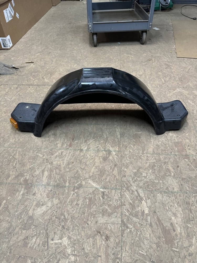 USED SHORELAND'R SINGLE AXLE FENDER, BLACK PLASTIC, SOME MINOR CRACKS, 9" WIDTH FOR 13" WHEELS