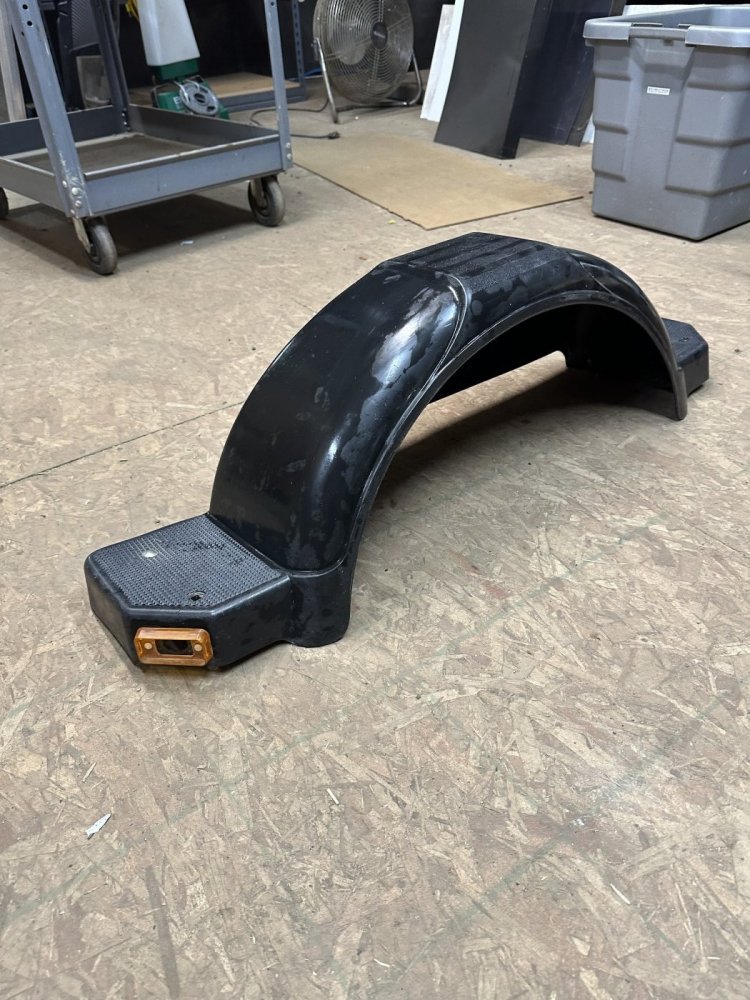 USED SHORELAND'R SINGLE AXLE FENDER, BLACK PLASTIC, SOME MINOR CRACKS, 9" WIDTH FOR 13" WHEELS