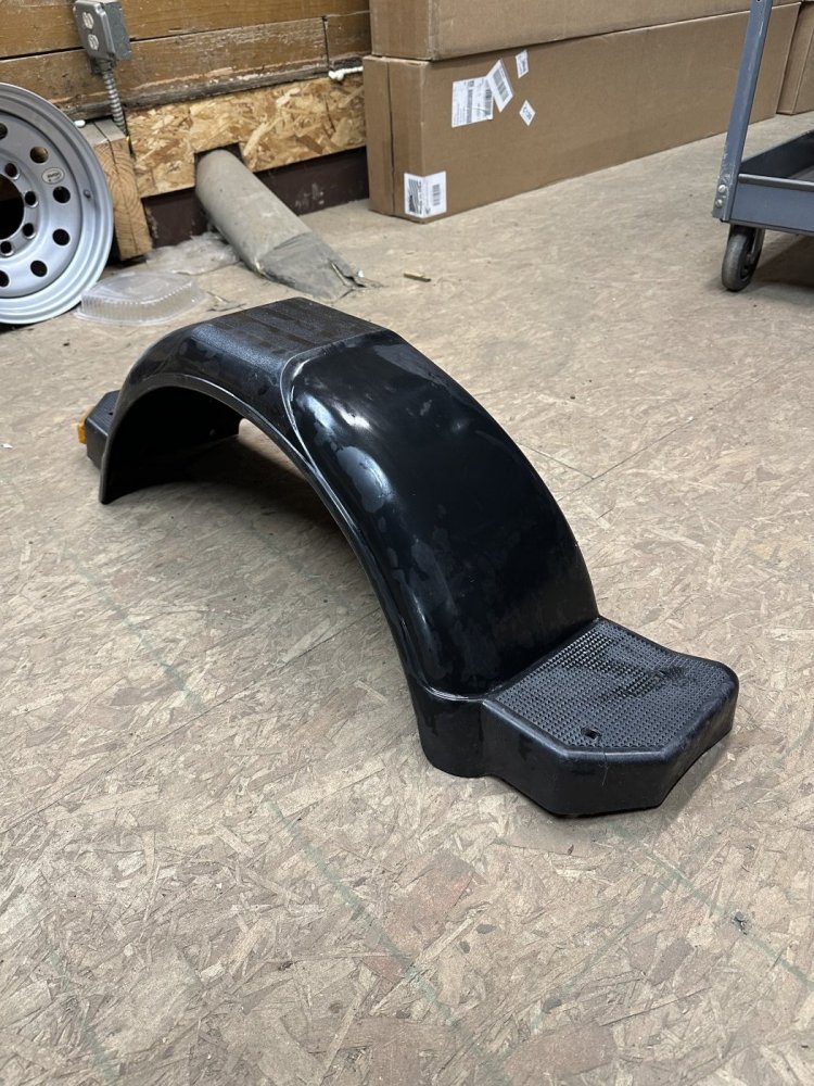 USED SHORELAND'R SINGLE AXLE FENDER, BLACK PLASTIC, SOME MINOR CRACKS, 9" WIDTH FOR 13" WHEELS