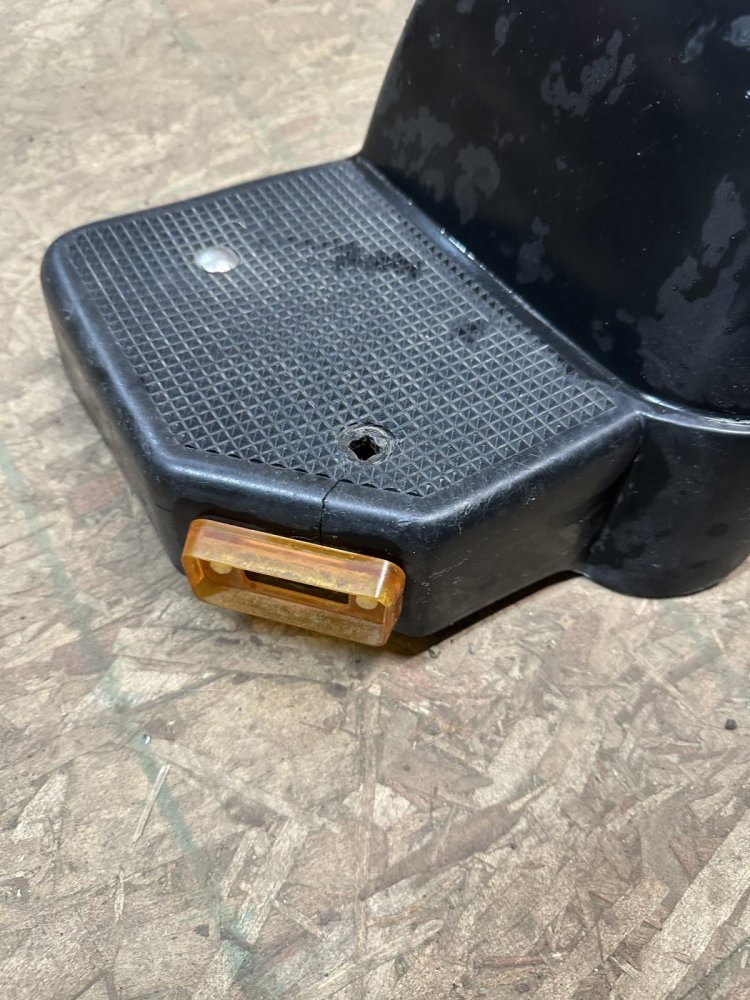 USED SHORELAND'R SINGLE AXLE FENDER, BLACK PLASTIC, SOME MINOR CRACKS, 9" WIDTH FOR 13" WHEELS