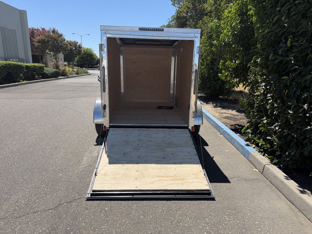 2027 Continental Cargo E-5x8sa Enclosed Cargo