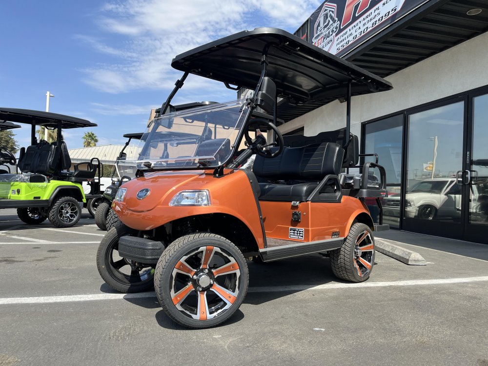 2024 EVOLUTION EV CLASSIC 4 PLUS Golf Cart