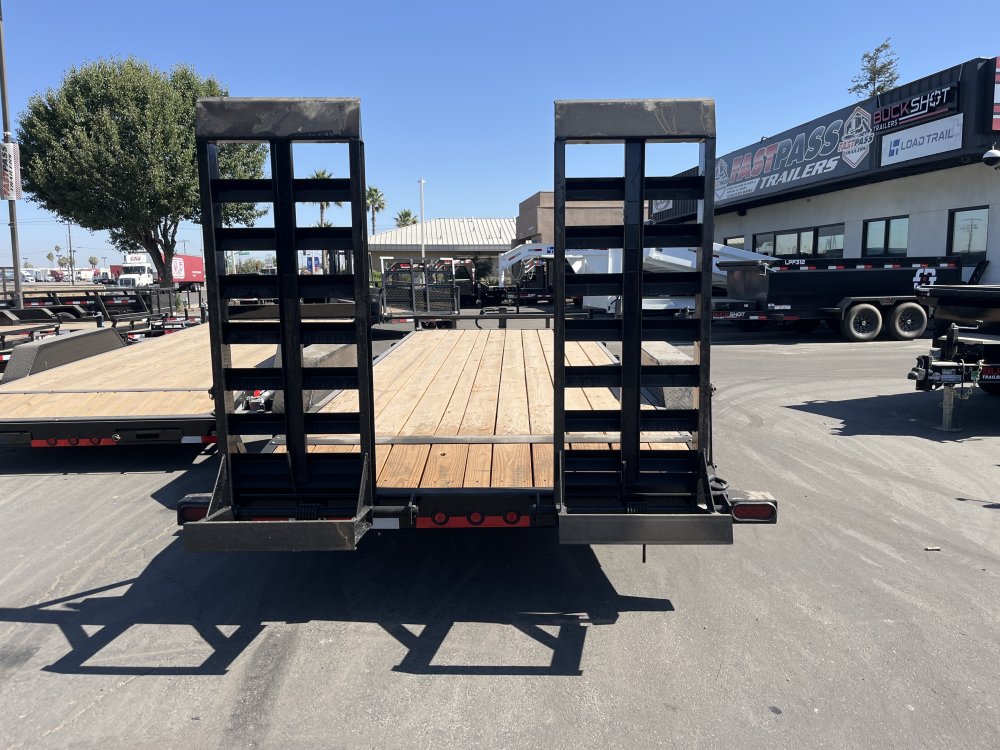 2025 Load Trail CH8320072 Equipment
