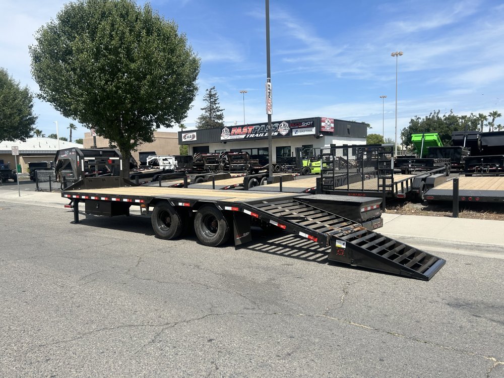 2025 BUCKSHOT TRAILERS Bolt 25R Equipment