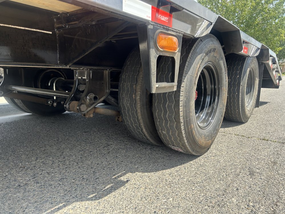 2025 BUCKSHOT TRAILERS Bolt 25R Equipment