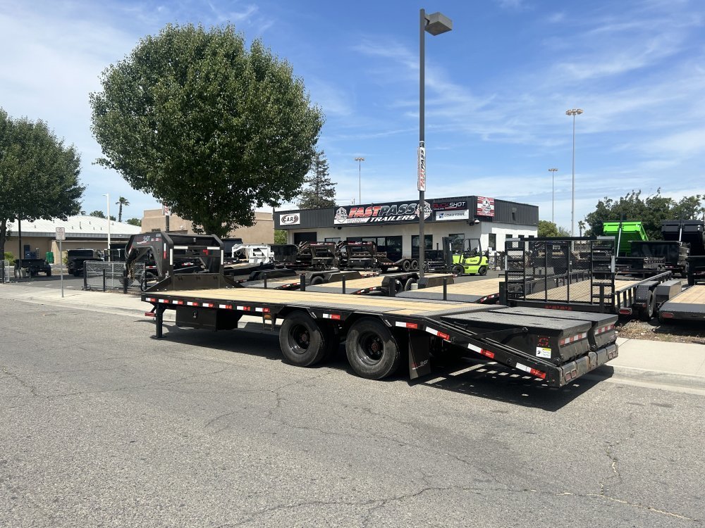 2025 BUCKSHOT TRAILERS Bolt 25R Equipment