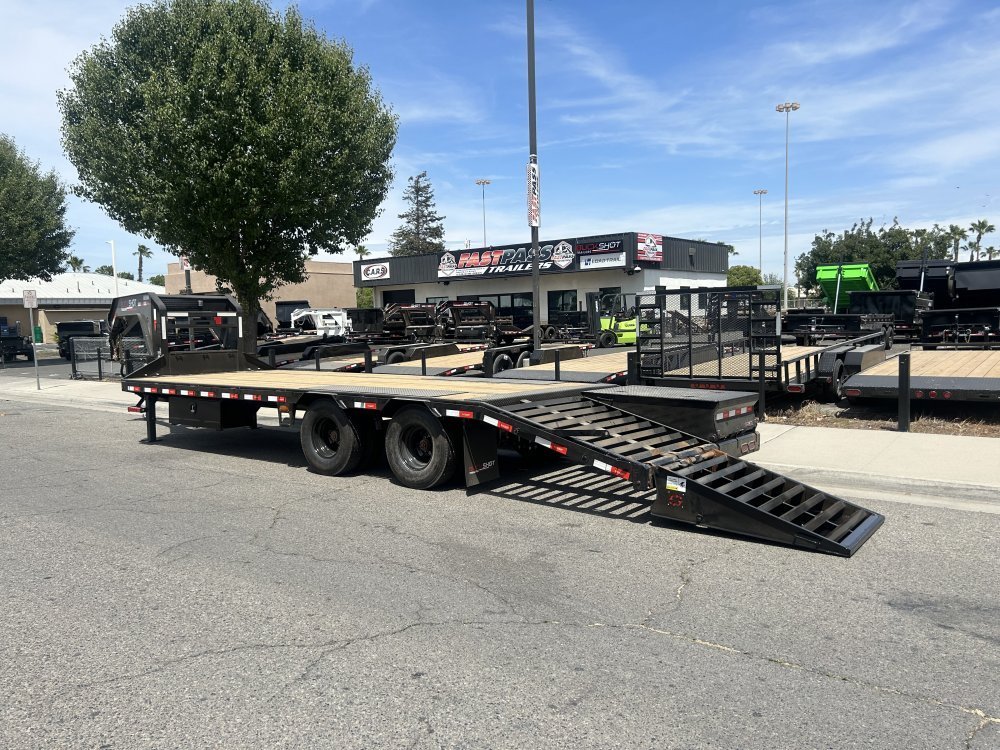 2025 BUCKSHOT TRAILERS Bolt 25R Equipment