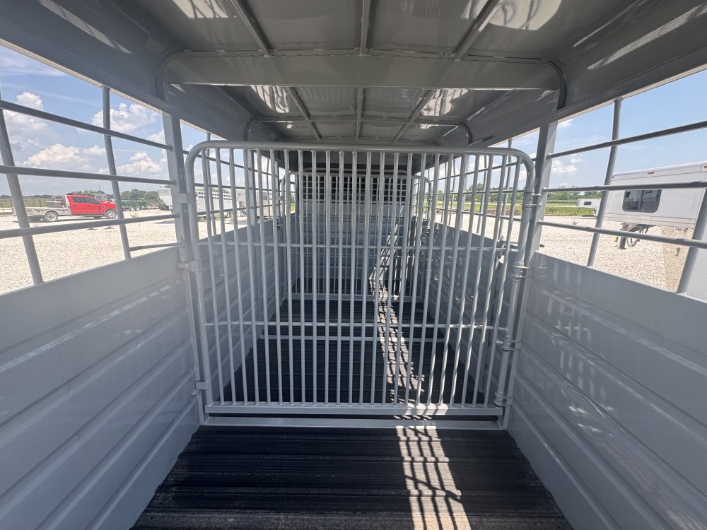 2026 Swift Built 20' Livestock