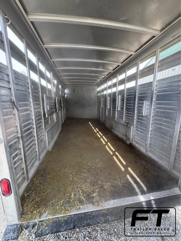 2003 Featherlite 24' Stock Combo
