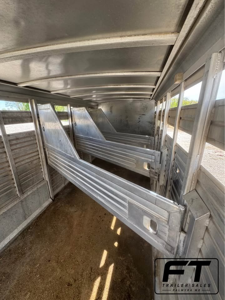 2003 Featherlite 24' Stock Combo