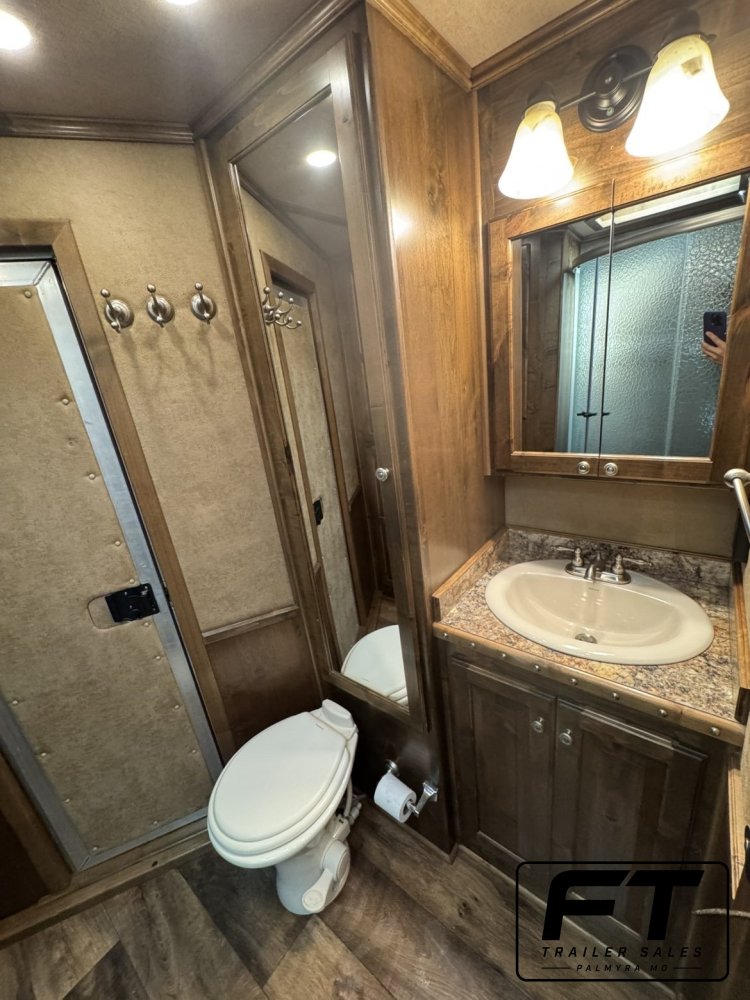 2020 Twister 4 Horse Side Load 15'6 Trail Boss Horse - Living Quarters