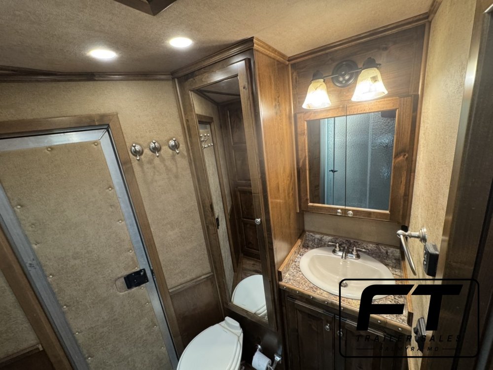 2020 Twister 4 Horse Side Load 15'6 Trail Boss Horse - Living Quarters