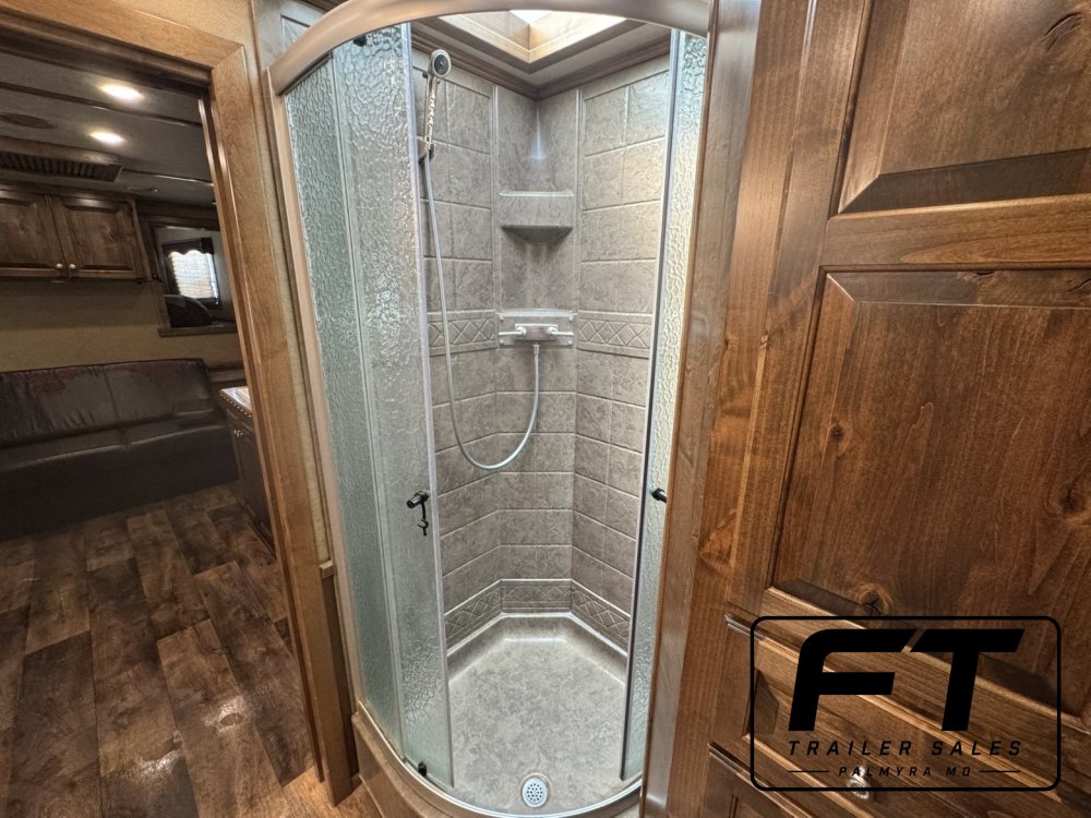 2020 Twister 4 Horse Side Load 15'6 Trail Boss Horse - Living Quarters