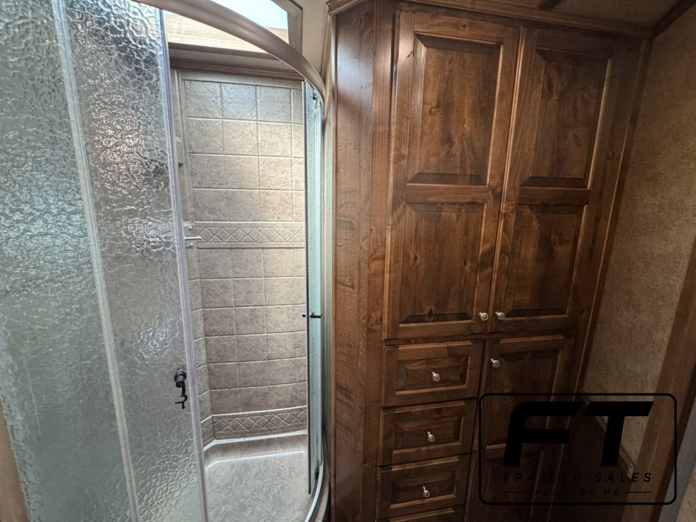 2020 Twister 4 Horse Side Load 15'6 Trail Boss Horse - Living Quarters