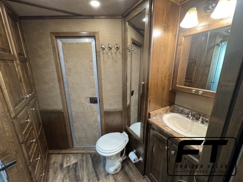 2020 Twister 4 Horse Side Load 15'6 Trail Boss Horse - Living Quarters