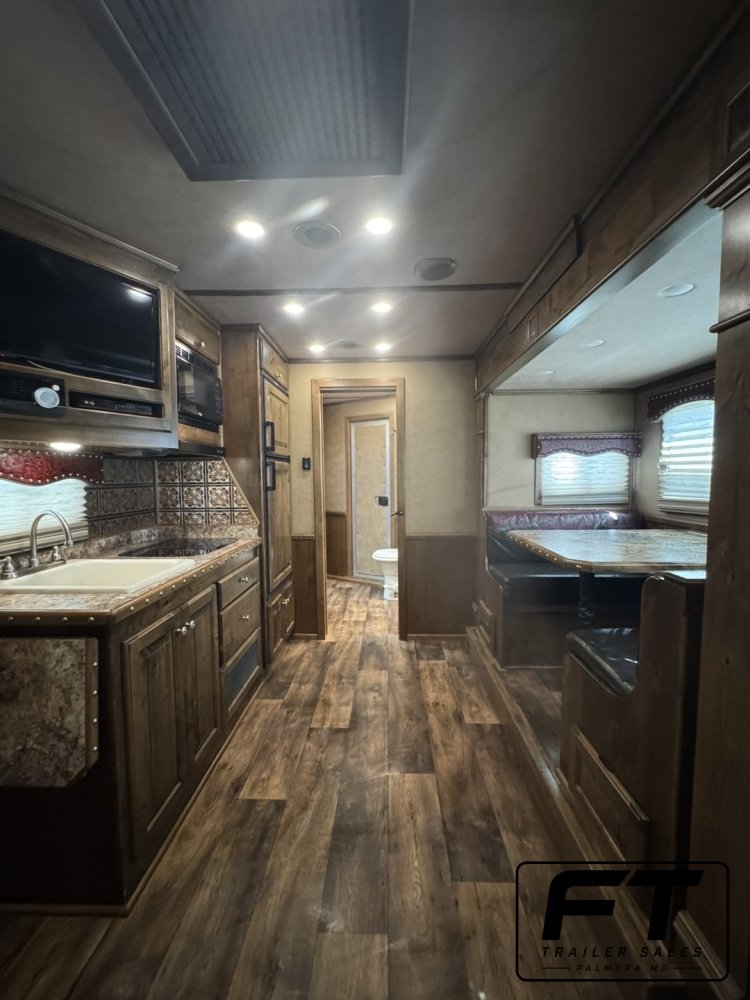 2020 Twister 4 Horse Side Load 15'6 Trail Boss Horse - Living Quarters