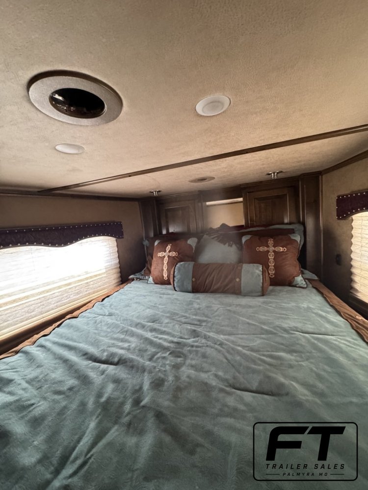 2020 Twister 4 Horse Side Load 15'6 Trail Boss Horse - Living Quarters
