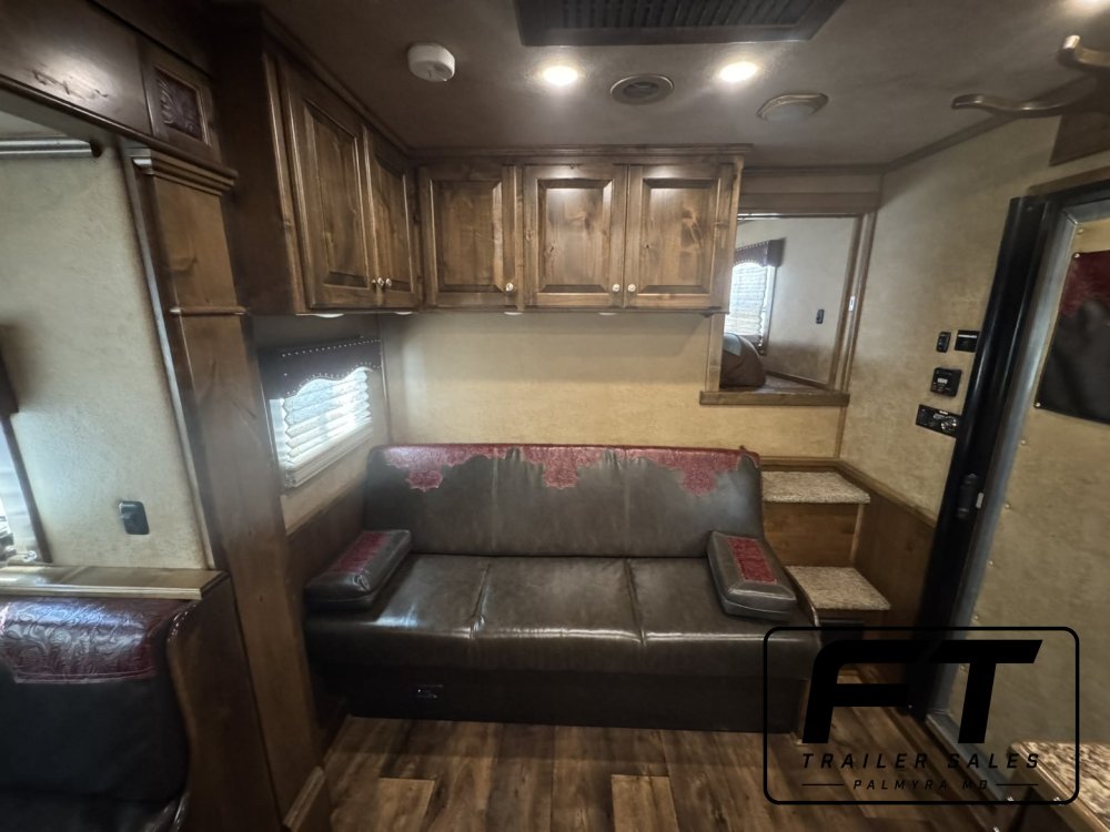 2020 Twister 4 Horse Side Load 15'6 Trail Boss Horse - Living Quarters