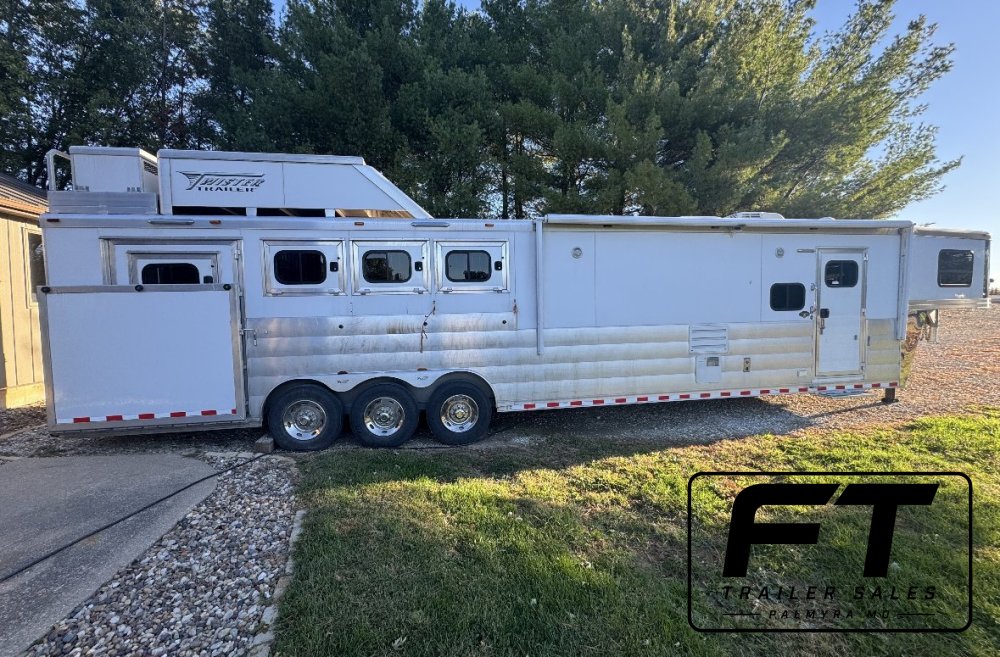 2020 Twister 4 Horse Side Load 15'6 Trail Boss Horse - Living Quarters