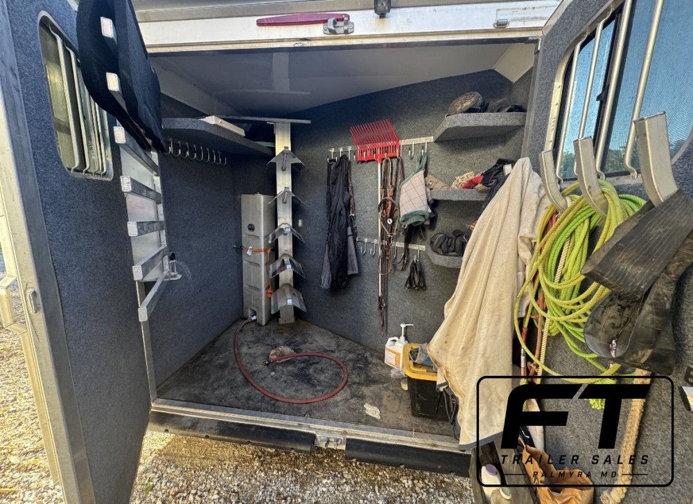 2020 Twister 4 Horse Side Load 15'6 Trail Boss Horse - Living Quarters